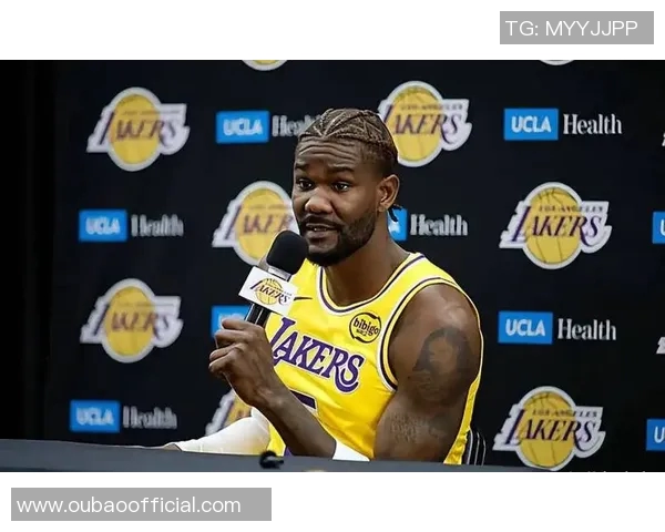 艾顿分享黑皮衣帅照展现独特魅力自律成就与众不同的能量