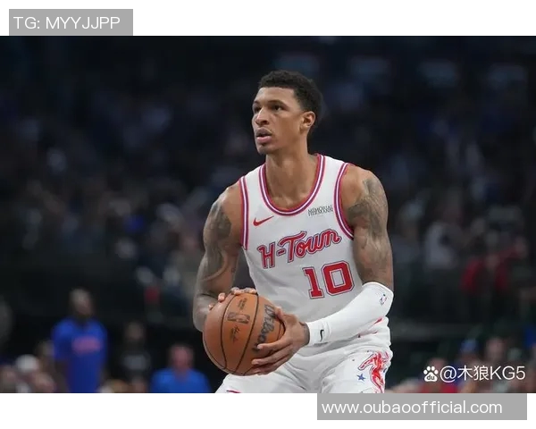 狄龙半场表现抢眼12投7中独揽全队最高15分并贡献3个篮板